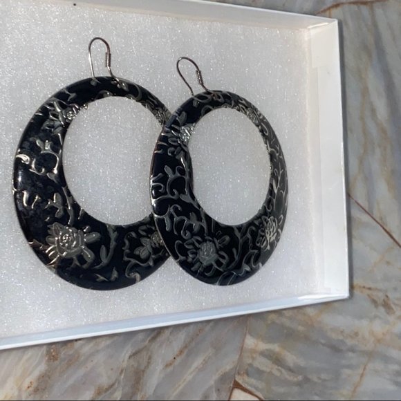 Beautiful Floral Hoop Round Metallic Earrings - Picture 2 of 3